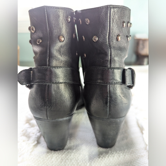 Women's STUART WEITZMAN size 9 leather studded ankle boots - Picture 5 of 13